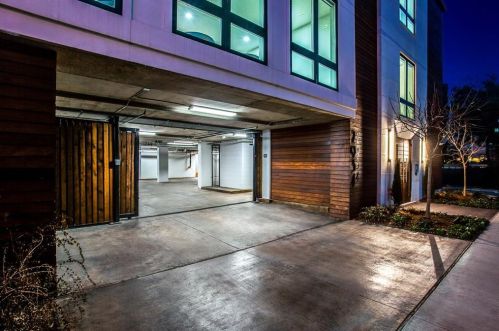 2934 Hall St, Dallas TX 75204-2310 exterior