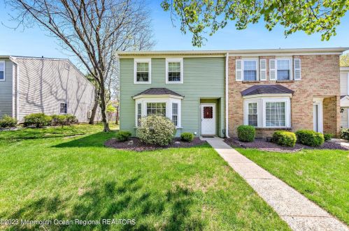 39 Cloister Ct, Old Bridge, NJ 08857-3205