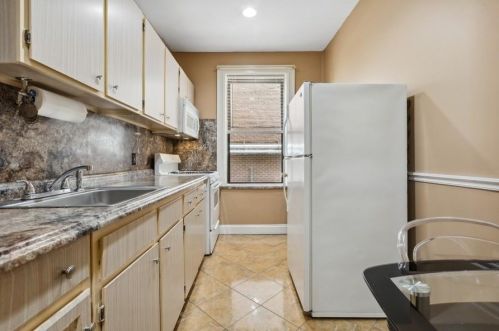 150 37th St, Union City, NJ 07087-6038