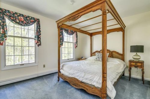 43 Jefferson Dr, Ridgefield CT 06877-5910 exterior