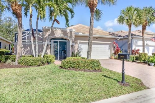 267 Glen Eagle Cir, Naples FL 34104-5715 exterior