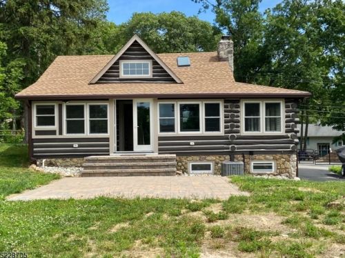 8 Upsala Path, West Milford Lakes NJ  07480-4245 exterior