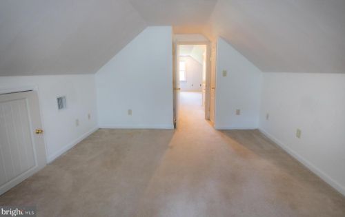 220 Hauser Ave, Trenton NJ 08620-1702 exterior