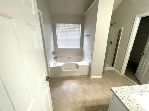 1623 Rogers Crossing Dr, Lithonia GA  30058-7011 exterior