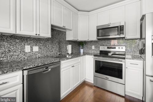 1956 Vly Ter, Washington DC 20032-4626 exterior