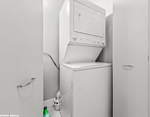 1601 Indiana Ave, Chicago IL  60616-1326 exterior