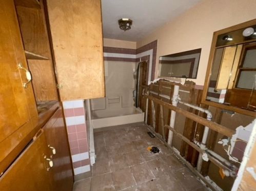 4342 Thomas St, Chicago IL 60651-3129 exterior