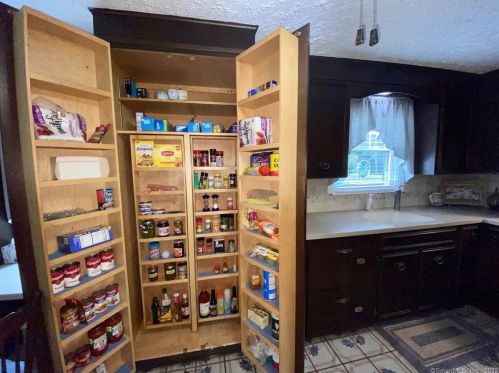 125 Belleview Ave, Torrington CT 06790-6610 exterior