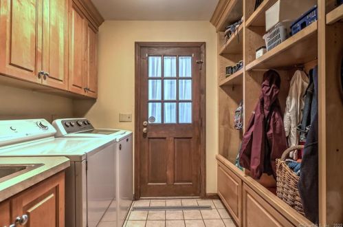 55 Mtn Brk Rd, North Haven CT 06473-1019 exterior