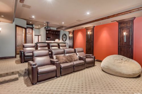 8616 Cima Dr, Sandy UT 84093-7060 exterior