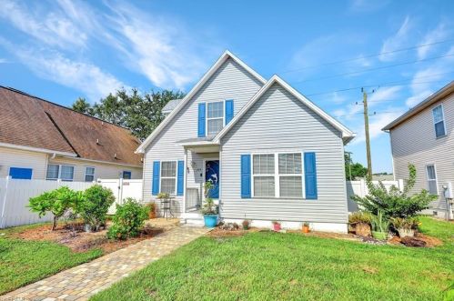 279 Leawood Cir, Naples FL 34104-4133 exterior