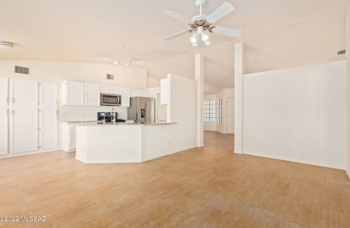 9961 Falcon Point Dr, Tucson AZ 85730-6129 exterior