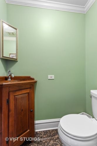 2319 Montrose Ave, Chicago IL 60618-1658 exterior