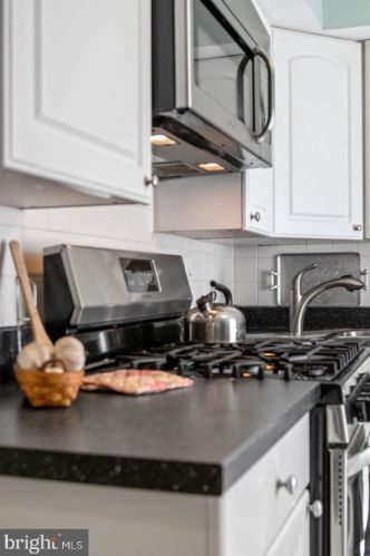 811 28 St, Philadelphia PA 19145-2408 exterior