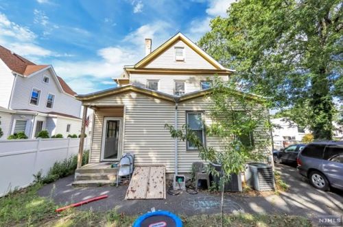 242 Franklin Ave, Hasbrouck Heights NJ 07604-1202 exterior