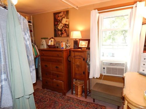 53 Lk Ave, Middletown NY 10940-5911 exterior