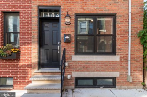 1304 Cleveland St, Philadelphia PA  19146-4605 exterior