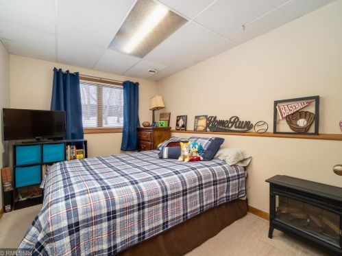 1889 Edgerton St, Saint Paul MN 55117-2447 exterior