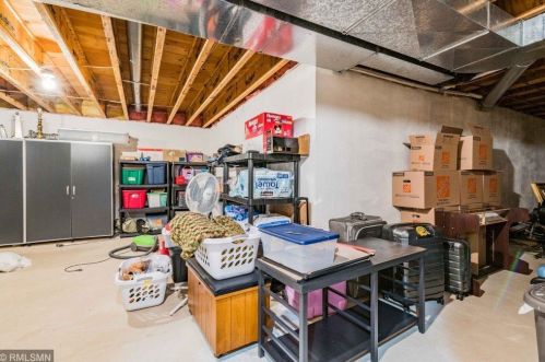 2224 Ariel St, Saint Paul MN 55109-2852 exterior