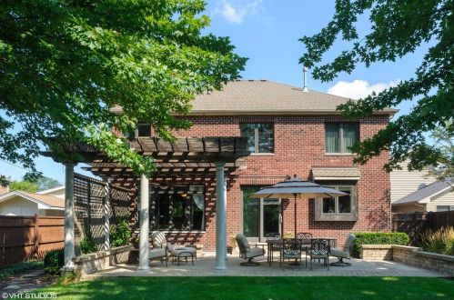 546 Crockett Ave, Elmhurst IL 60126-1810 exterior