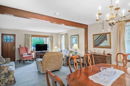 22 Amundsen St, Norwalk CT 06855-2237 exterior