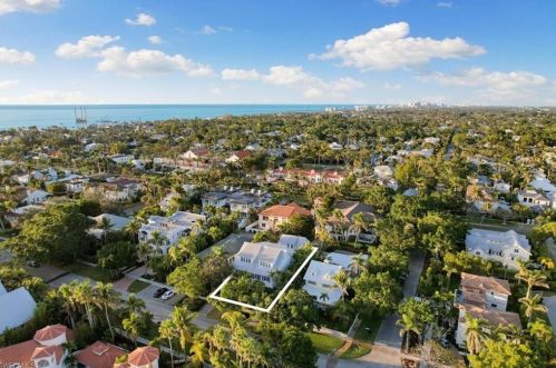 475 3rd Ave, Naples, FL 34102-6312