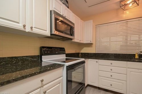 805 97 Ave, Naples FL 34108-2284 exterior