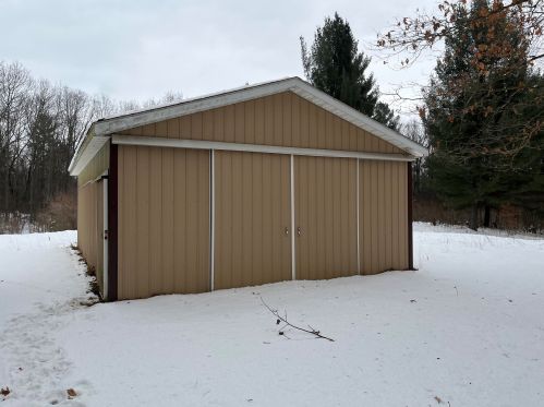 1120 37th St, Allegan MI 49010-8308 exterior