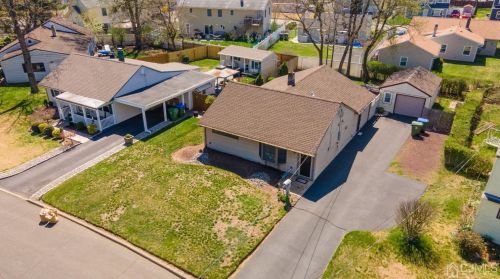 49 Knollwood Rd, Edison, NJ 08817-4032