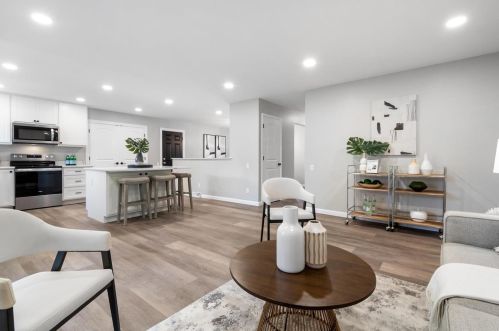 1049 Fernpark Dr, Saint Louis MO 63141-6132 exterior