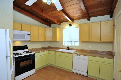 1415 Seneca St, Tucson, AZ 85719-3646