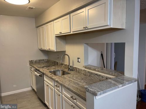 1639 Carriage House Ter, Silver Spring, MD 20904-2205