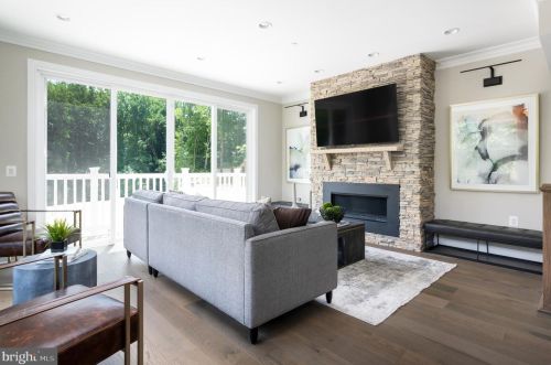 10314 Grosvenor Pl, Rockville MD 20852 exterior