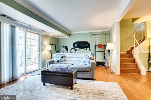 5674 Independence Cir, Alexandria VA 22312-2663 exterior