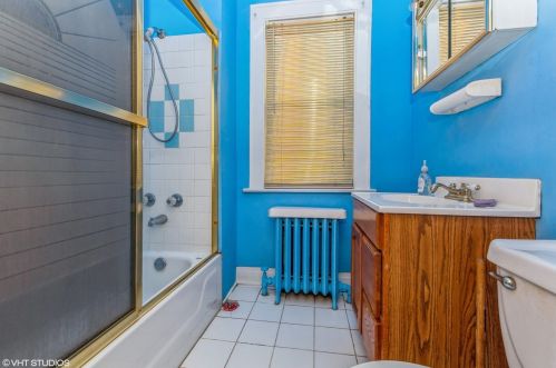 8029 Eberhart Ave, Chicago IL 60637-2411 exterior