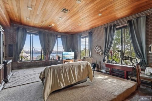 114 Pne St, Cliffside Park NJ 07010-1018 exterior