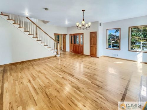 37 Carpenter Pl, Metuchen NJ 08840-2521 exterior