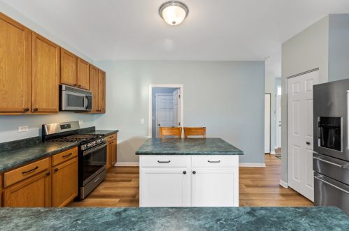 1315 Roth Dr, Joliet IL 60431-7536 exterior