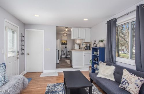 3240 Homecrest Ave, Wyoming MI exterior