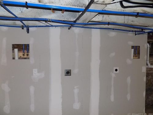 28 Lk St, Torrington CT 06790-4810 exterior