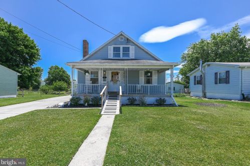 121 Charles Ave, Hanover, PA 17331-3336