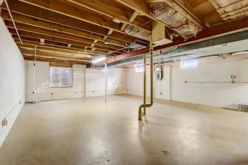 4870 82, Milwaukee WI 53220-4219 exterior