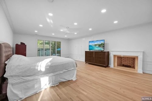 2 Toboggan Rdg Rd, Upper Saddle River NJ 07458-2521 exterior