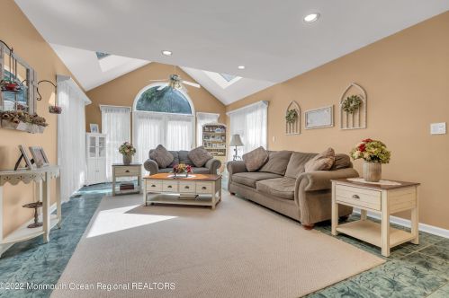 5 Dickens Ct, Jackson Twp NJ  08527-2844 exterior