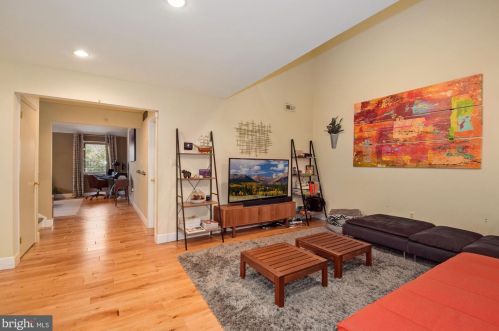 2 Matthew Dr, Trenton, NJ 08628-3340