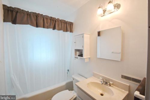 1214 Walnut St, Hanover PA 17331-1529 exterior