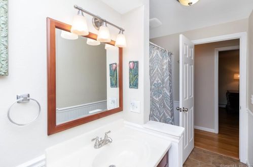 51 Pioneer Dr, Windsor CT exterior