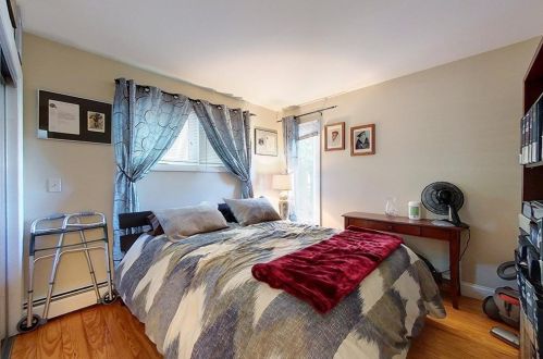 1 Indian Ter, Middletown RI 02842-5721 exterior