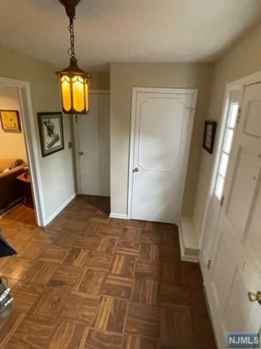 21 Brookside Ave, Demarest, NJ 07627-2005