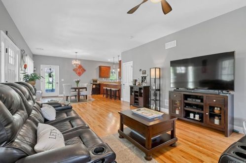 17 Sunrise Ln, Poughkeepsie NY exterior